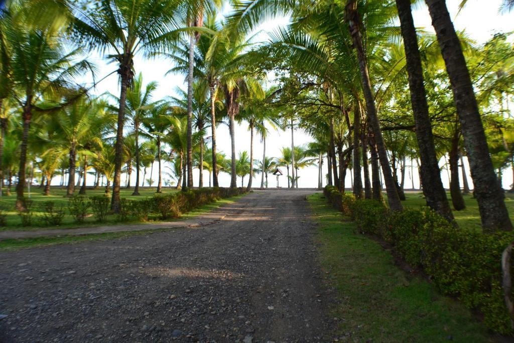Hotel La Isla Parrita Exteriör bild