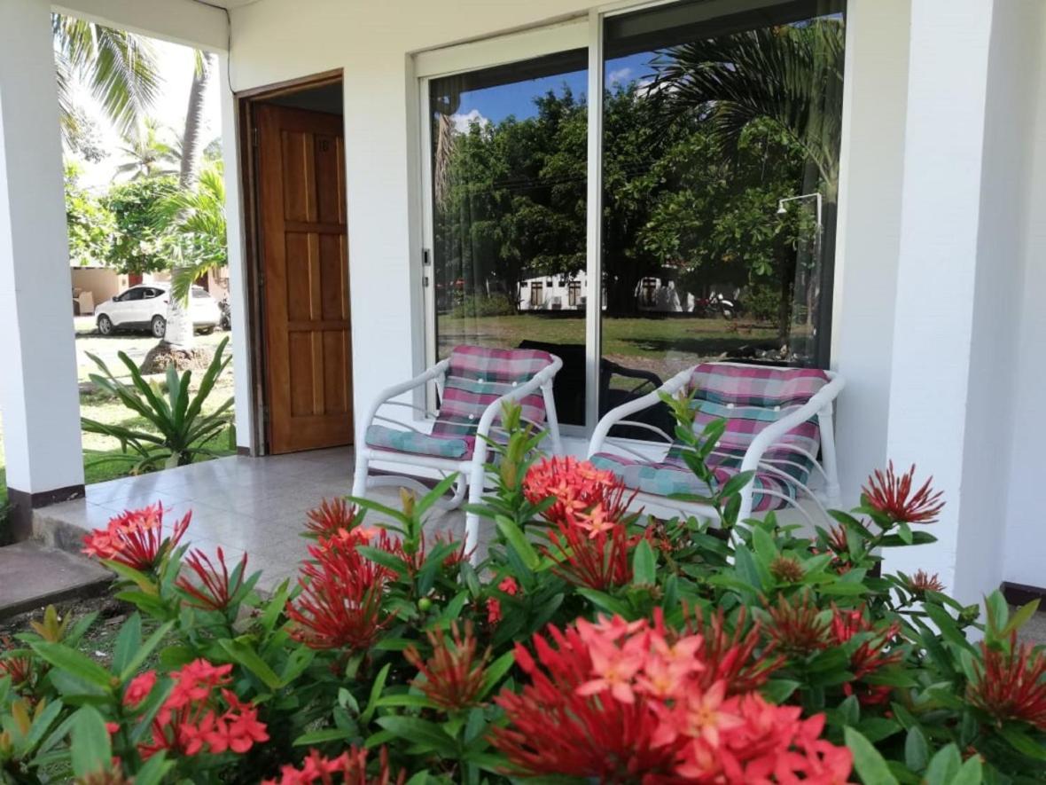 Hotel La Isla Parrita Exteriör bild